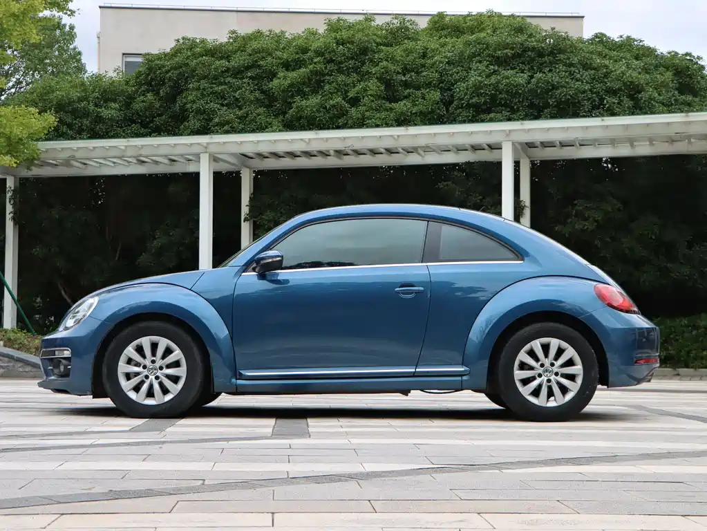 VOLKSWAGEN BEETLE