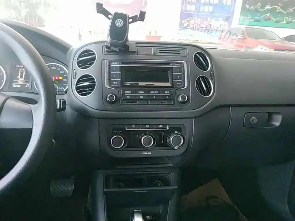 Volkswagen Tiguan — миниатюра 13