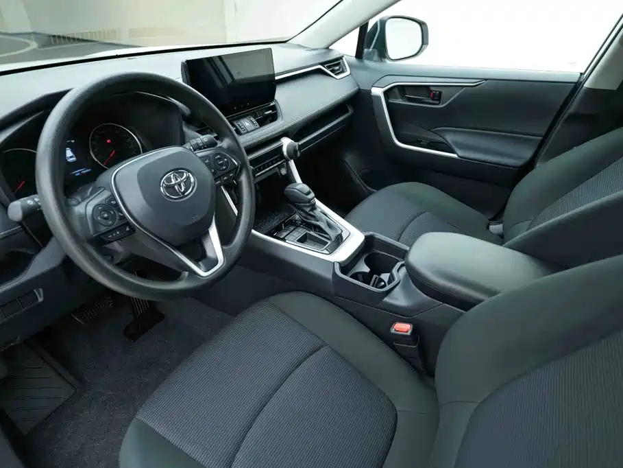 Toyota RAV4 — миниатюра 9