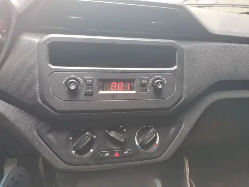 Wuling Hongguang — миниатюра 13