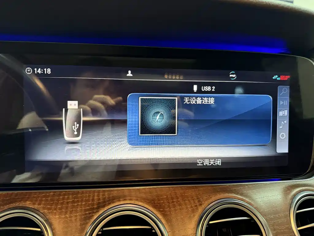 Mercedes-Benz E-Class — миниатюра 13