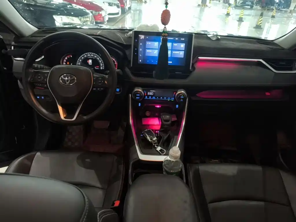 Toyota RAV4 — миниатюра 10