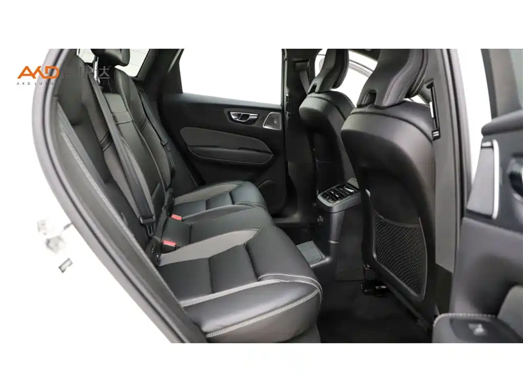 Volvo XC60 PHEV — миниатюра 8