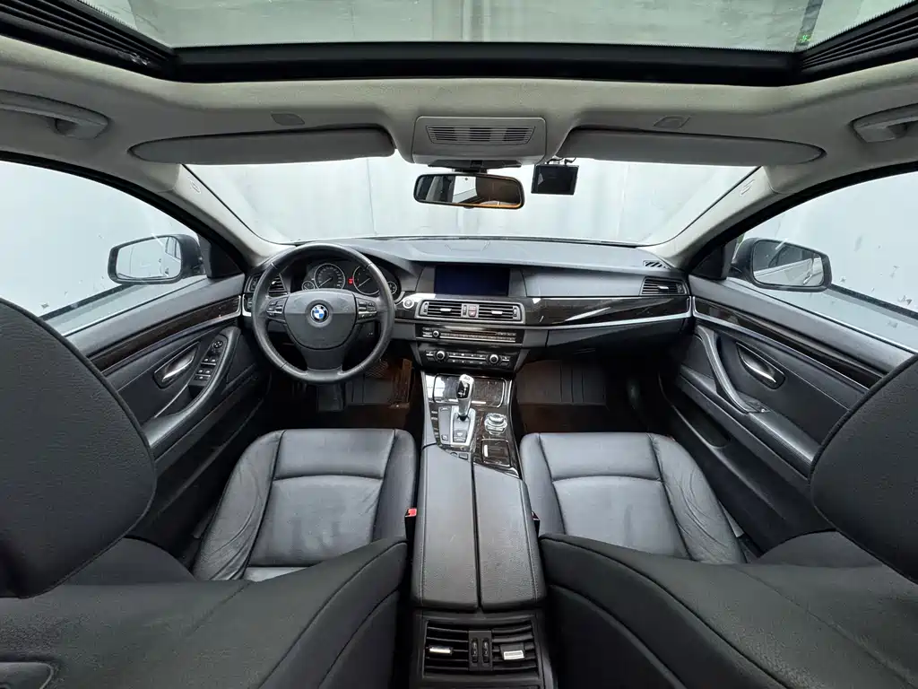 BMW 5 Series — миниатюра 9