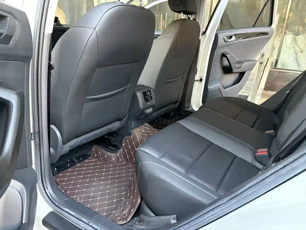 Volkswagen T-Roc — миниатюра 9
