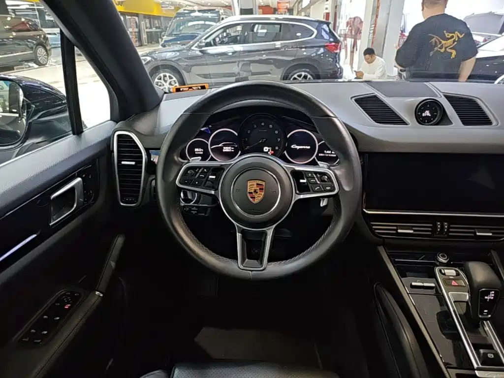 Porsche Cayenne — миниатюра 11