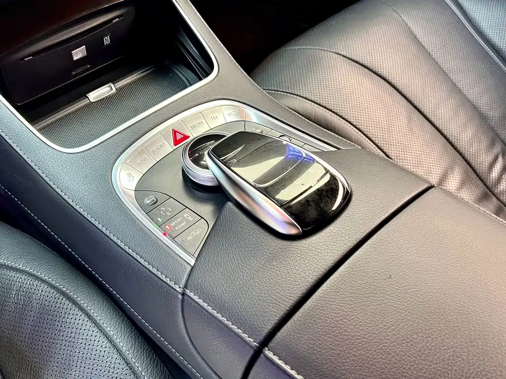 Mercedes-Benz S-Class — миниатюра 13