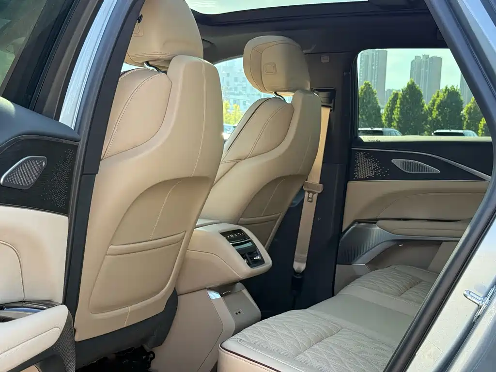 Cadillac Lyriq — миниатюра 15