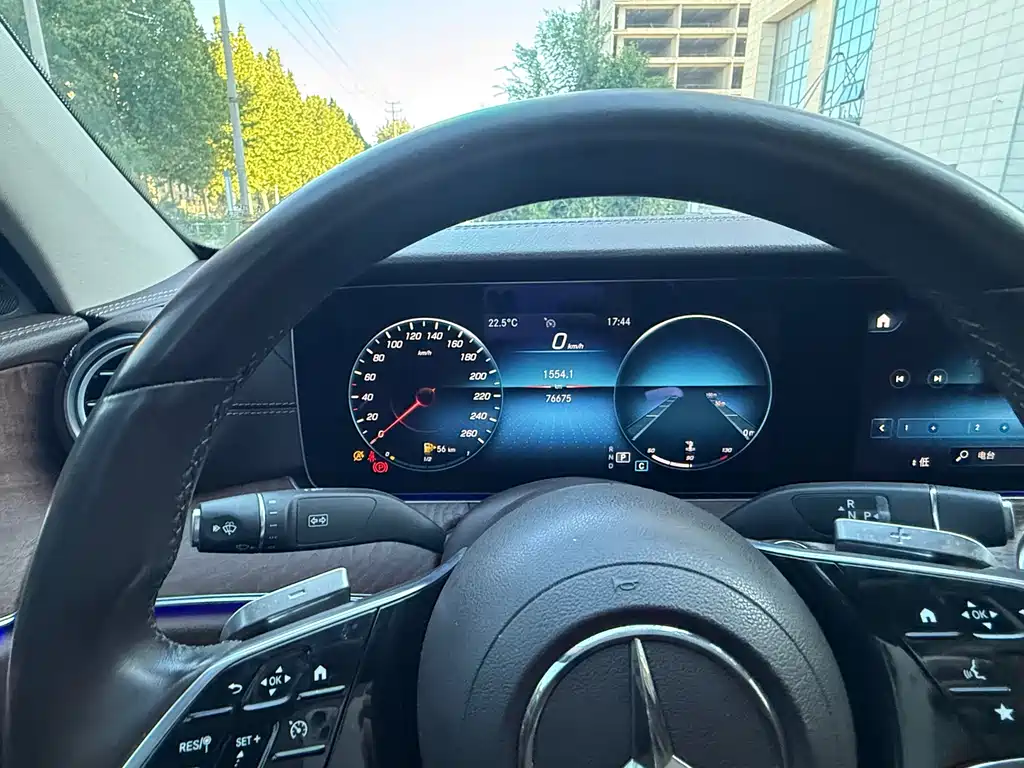 Mercedes-Benz E-Class — миниатюра 12