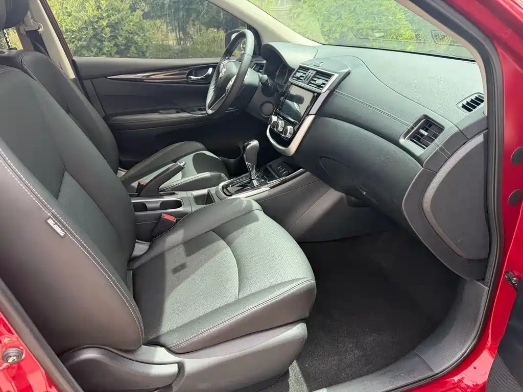 Nissan Tiida — миниатюра 6