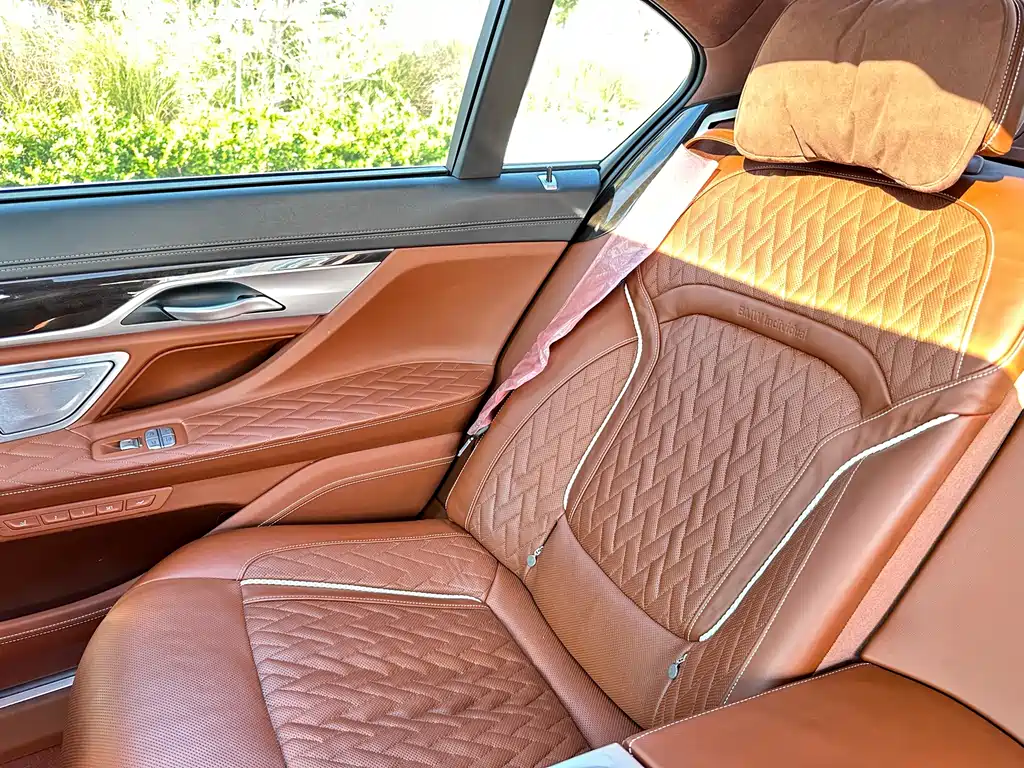 BMW 7 Series — миниатюра 12