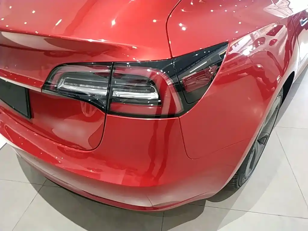Tesla Model 3 — миниатюра 8