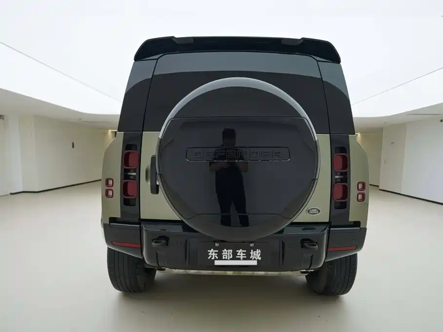 Land Rover Defender — миниатюра 4