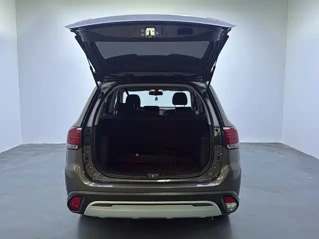 Mitsubishi Outlander — миниатюра 16