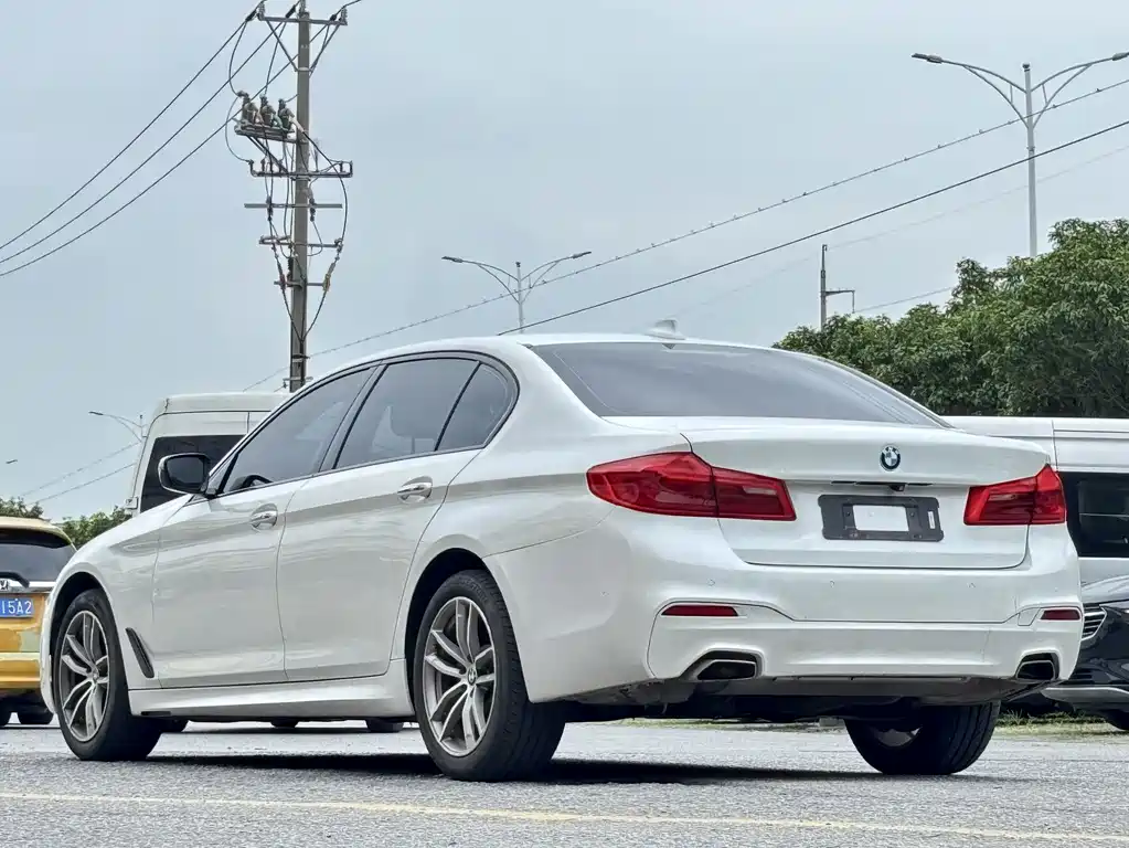BMW 5 Series — миниатюра 3