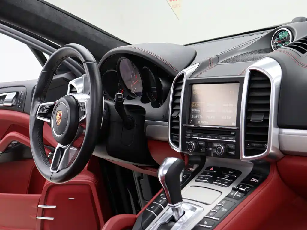Porsche Cayenne — миниатюра 15