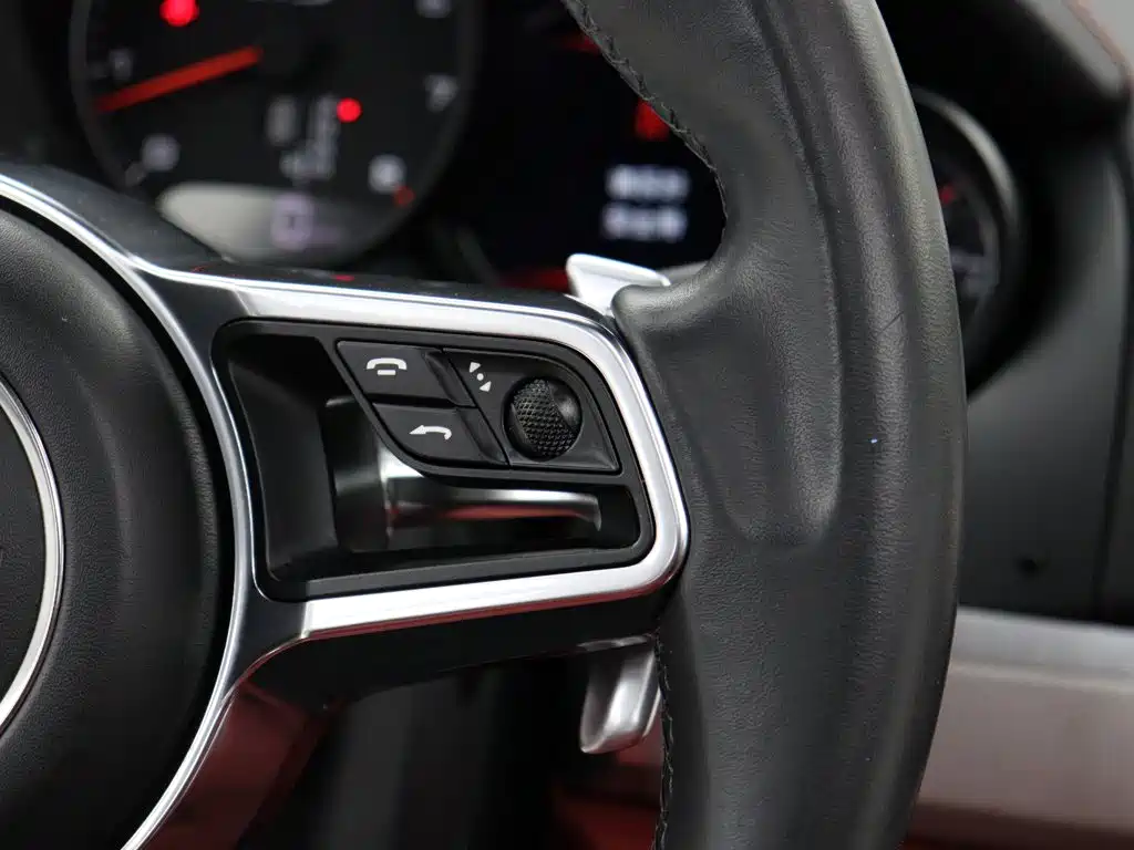 Porsche Cayenne — миниатюра 19