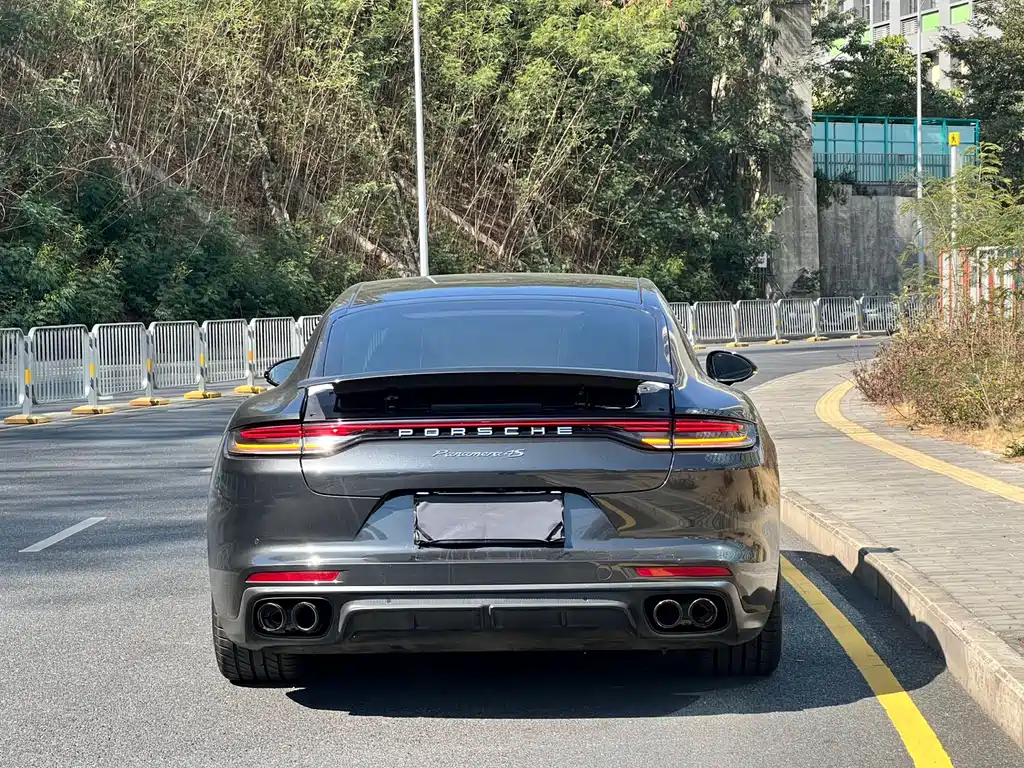 PORSCHE PANAMERA