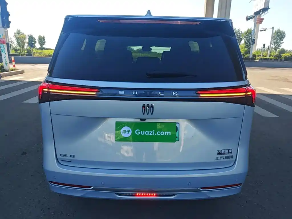 Buick GL8 Hybrid — миниатюра 6