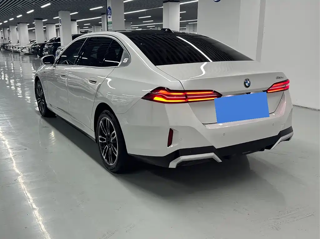 BMW 5 Series — миниатюра 22