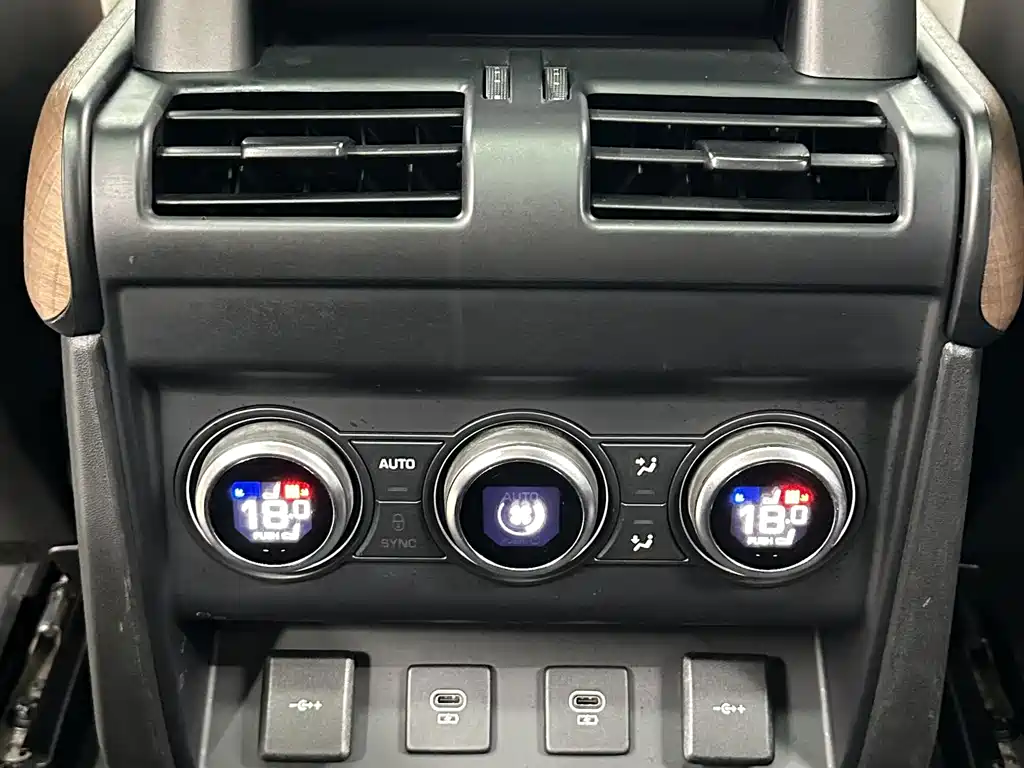 Land Rover Defender — миниатюра 25