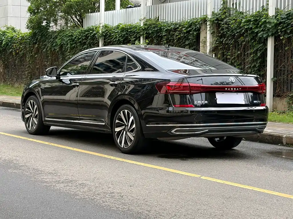 Volkswagen Passat 2024 380TSI