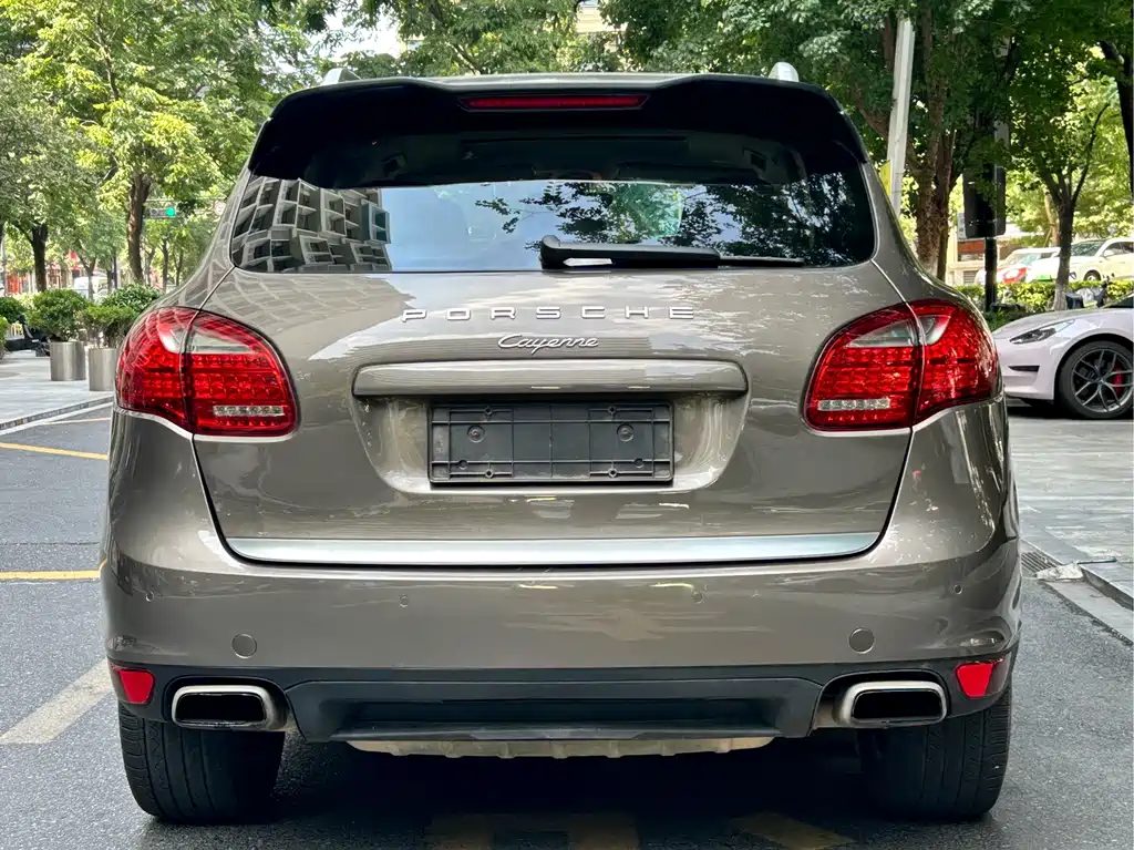 Porsche Cayenne — миниатюра 5