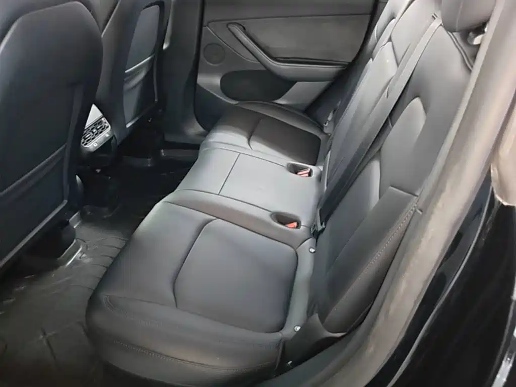 Tesla Model Y — миниатюра 17