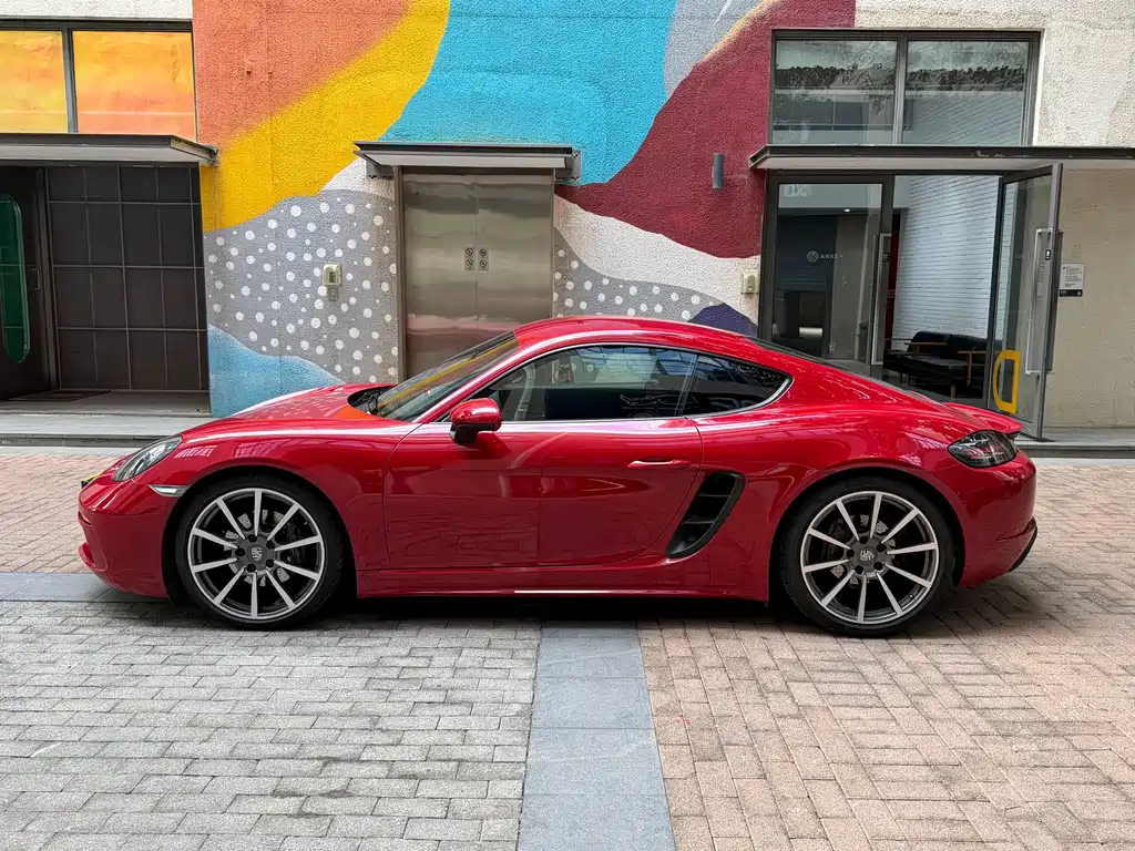 PORSCHE 718