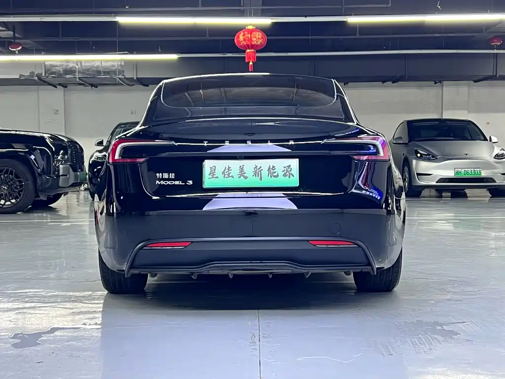 Tesla Model 3 — миниатюра 12