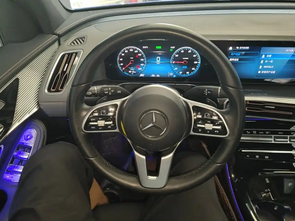 Mercedes-Benz EQC — миниатюра 11