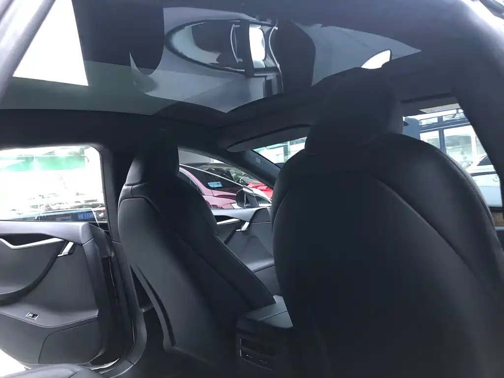 Tesla Model S — миниатюра 14