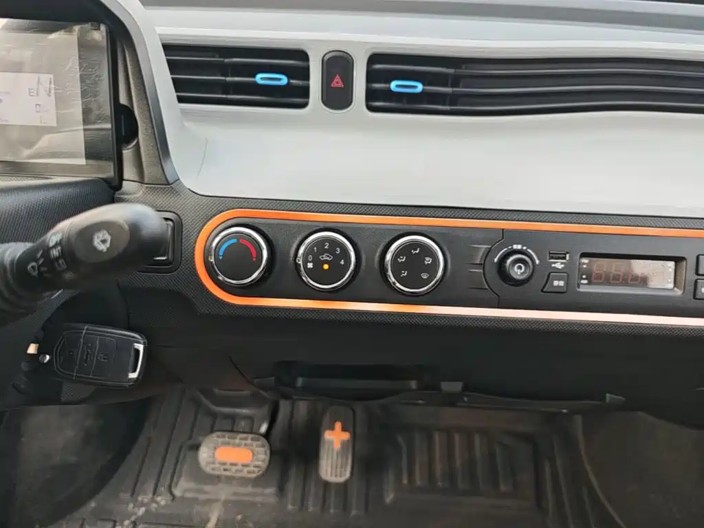 Wuling MINIEV — миниатюра 13