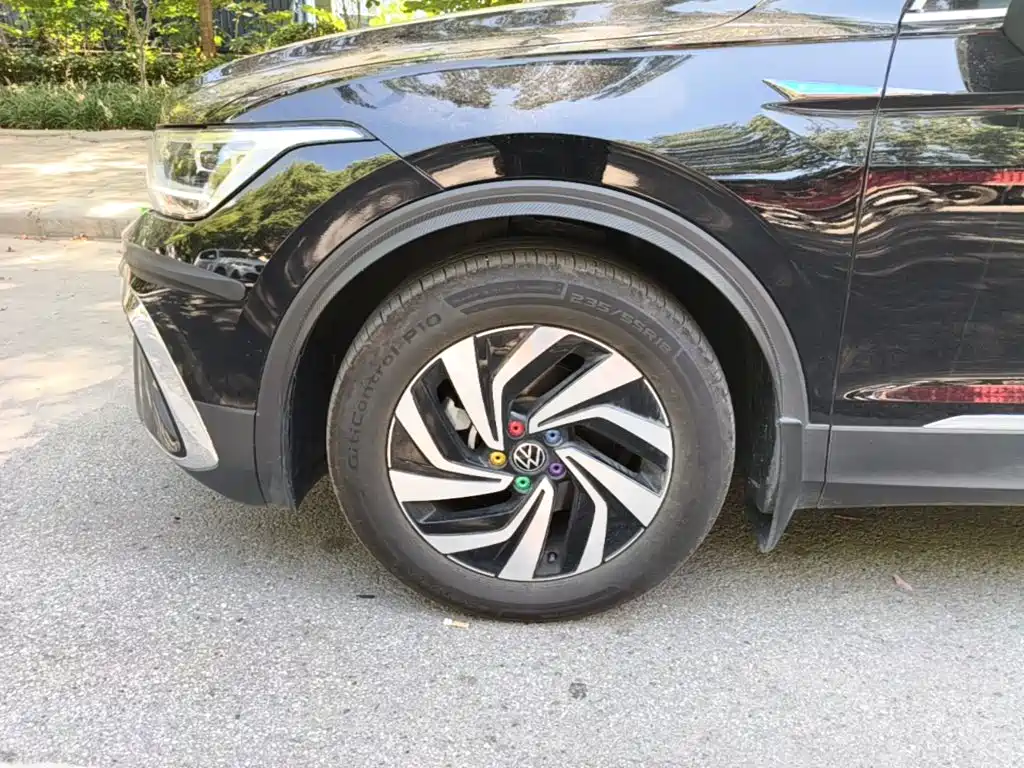 Volkswagen Tiguan L — миниатюра 23