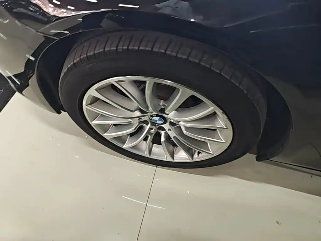 BMW 5 Series — миниатюра 23