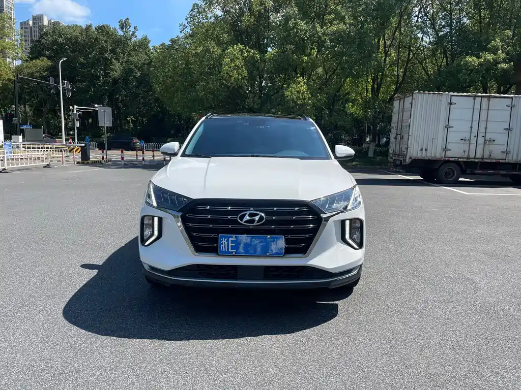 MODERN TUCSON