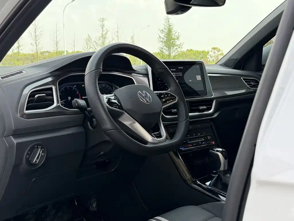 Volkswagen T-Roc 2024 300TSI DSG
