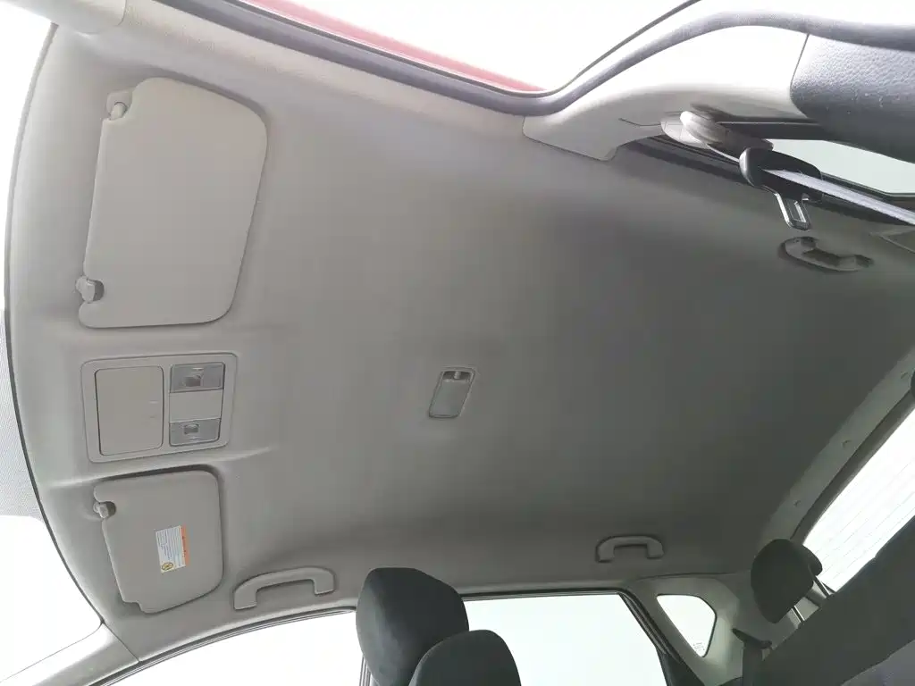Nissan Tiida — миниатюра 14