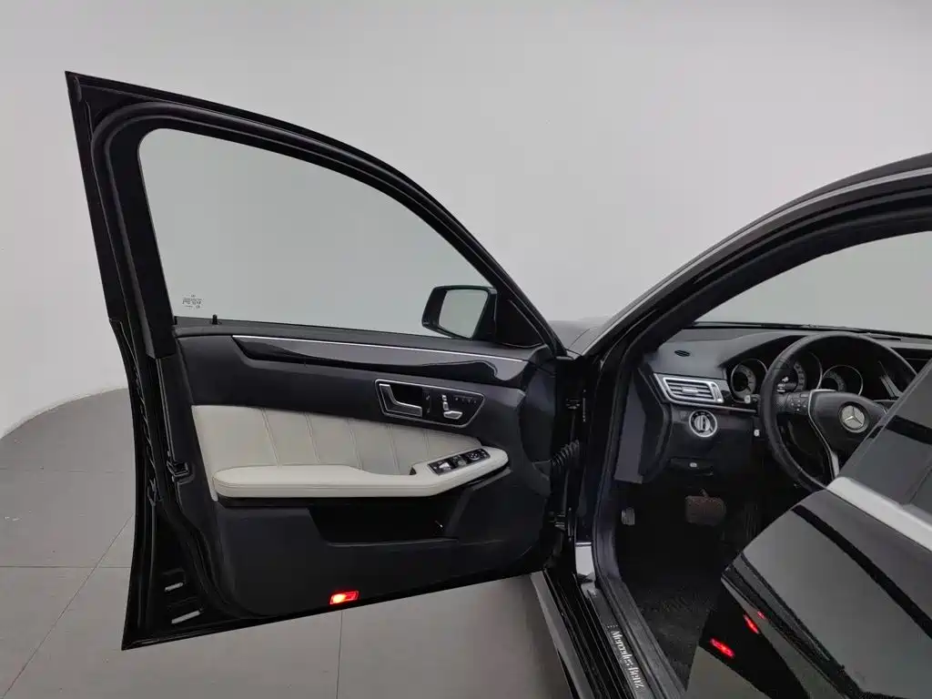 Mercedes-Benz E-Class — миниатюра 8
