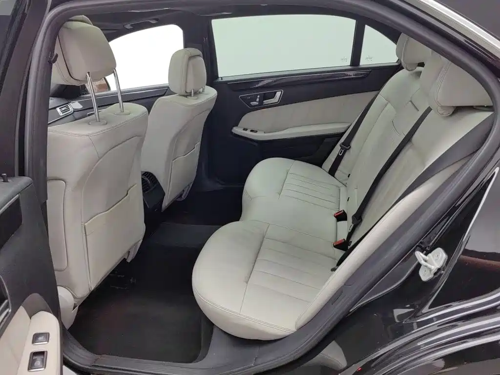 Mercedes-Benz E-Class — миниатюра 15
