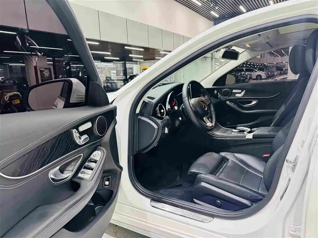 Mercedes-Benz C-Class — миниатюра 11