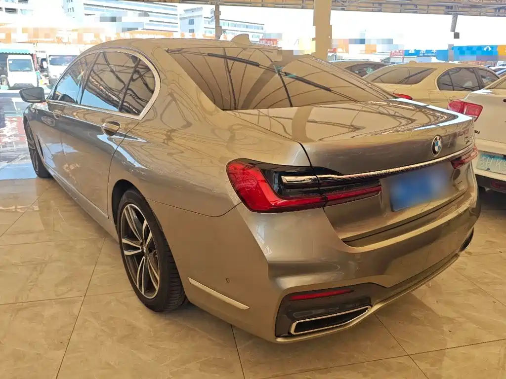 BMW 7 Series — миниатюра 5