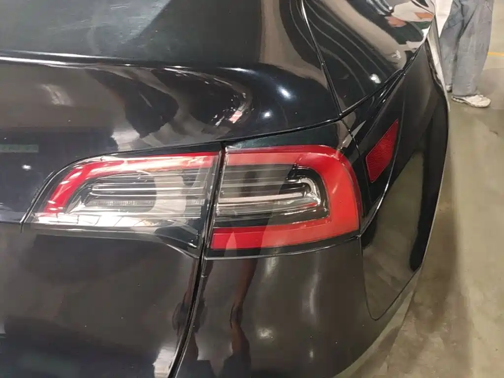 Tesla Model Y — миниатюра 8