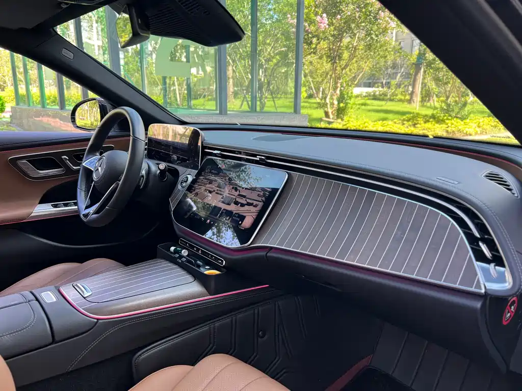 Mercedes-Benz E-Class — миниатюра 11