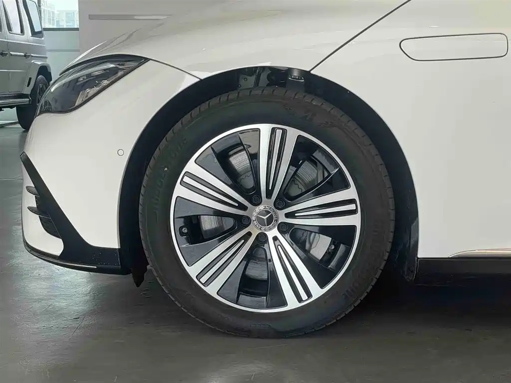 Mercedes-Benz EQE 2025 500 4MATIC Luxury