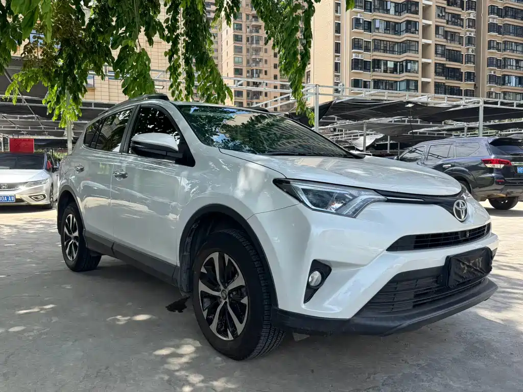 Toyota RAV4 — миниатюра 3