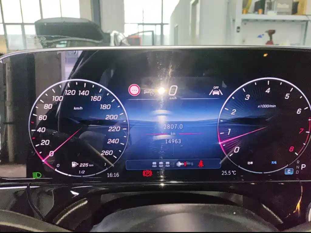 Mercedes-Benz E-Class — миниатюра 4