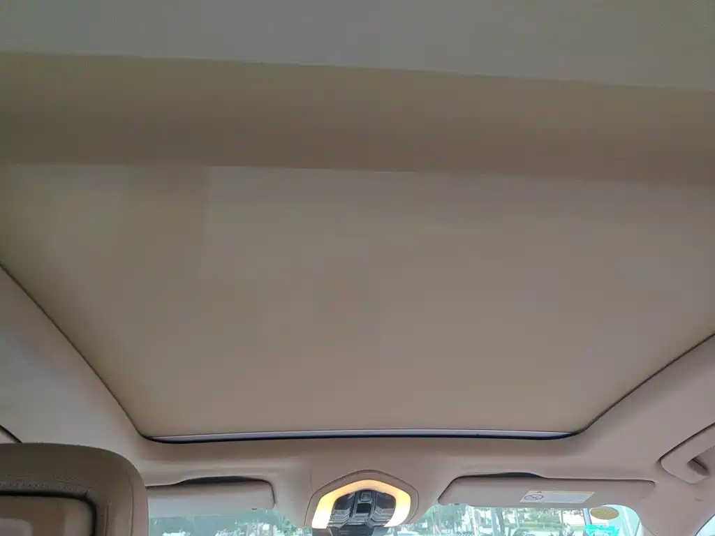 Porsche Macan — миниатюра 9