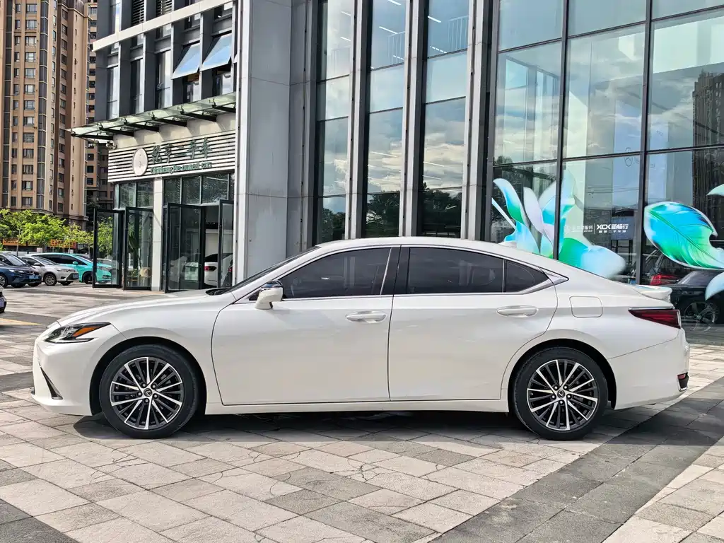 Lexus ES — миниатюра 3