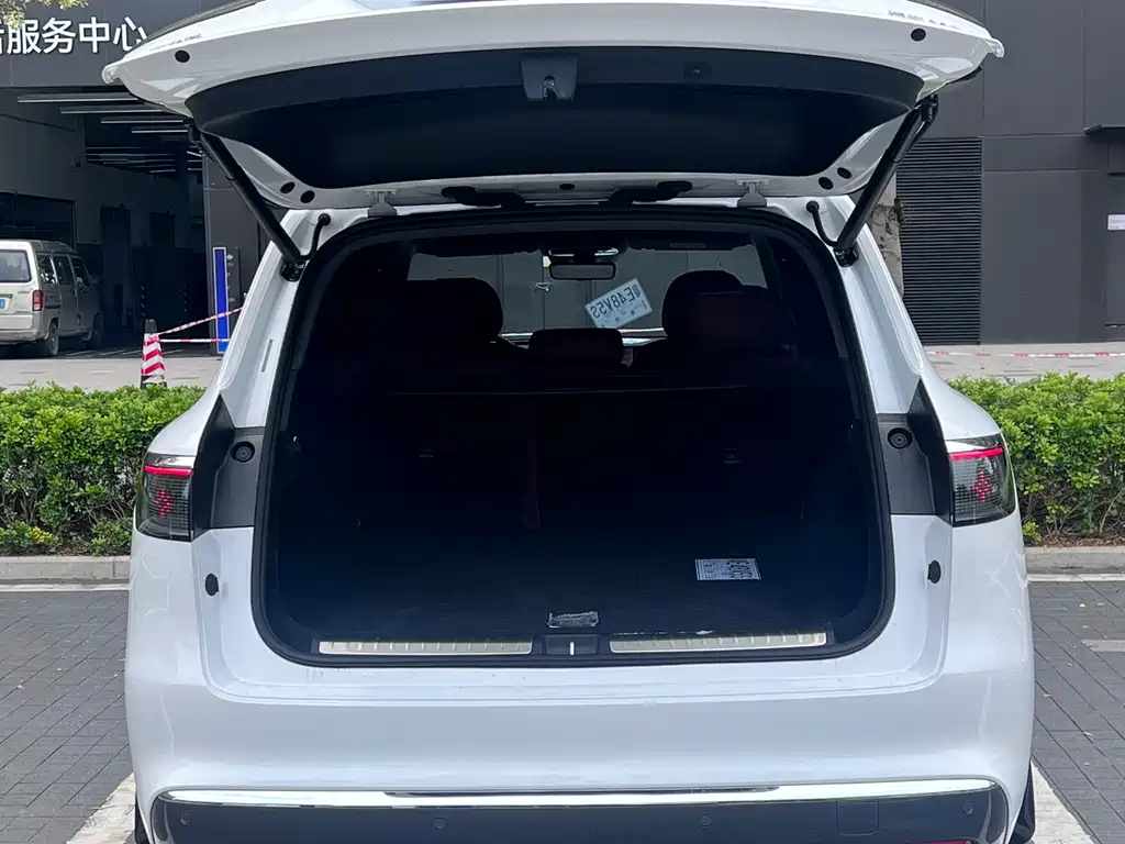Aito M8 2025 Max+ 53.4kWh 5 мест (192 ）